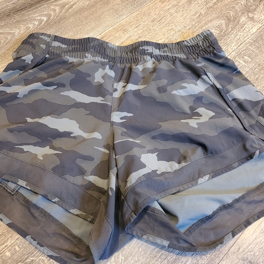 Athleta Womans Sz S Camo Printed Mesh Racer Run 4" Lined Shorts